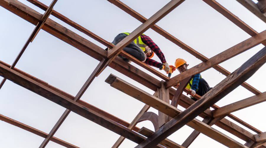 Professional gutter cleaning services in Combined Locks, WI